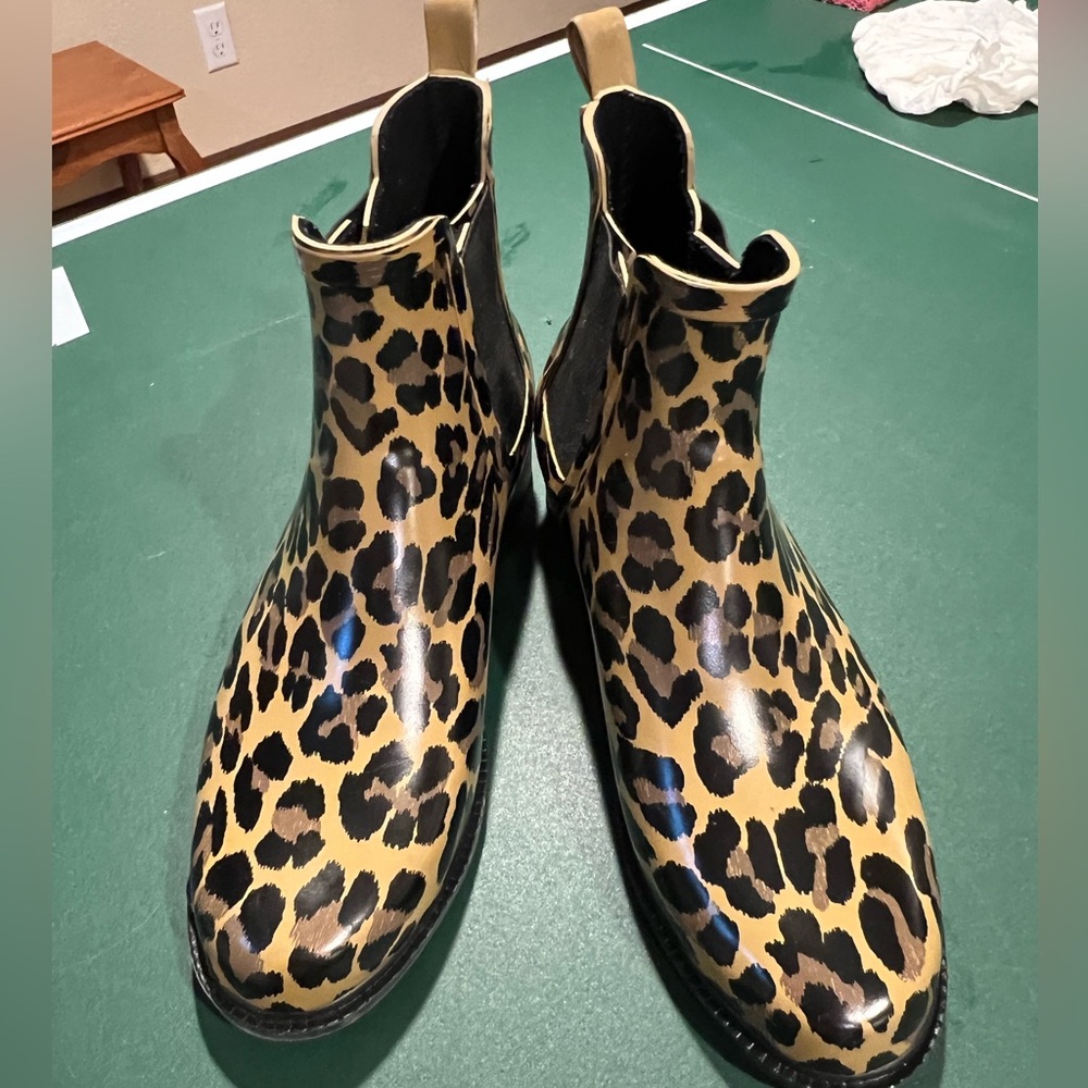 Women’s Old Navy Leopard Rain Boots-9.